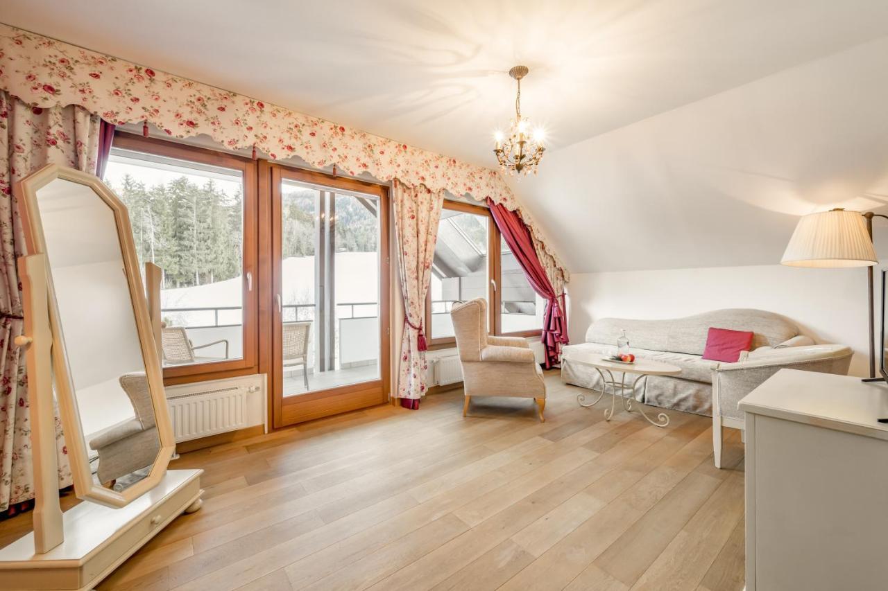 Royal Hotel Hinterhuber リスコネ エクステリア 写真