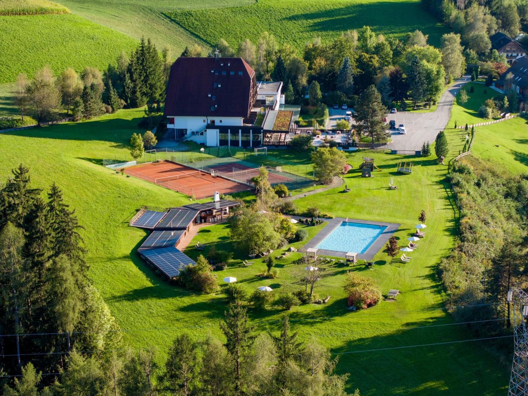Royal Hotel Hinterhuber リスコネ エクステリア 写真